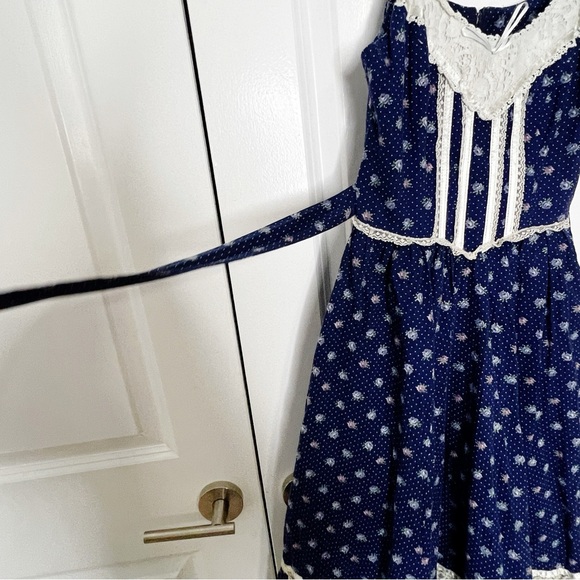 Vintage 70s Gunne Sax Dress Navy Blue dusty floral lace  Size 3 0, 00 cotton - Picture 4 of 10
